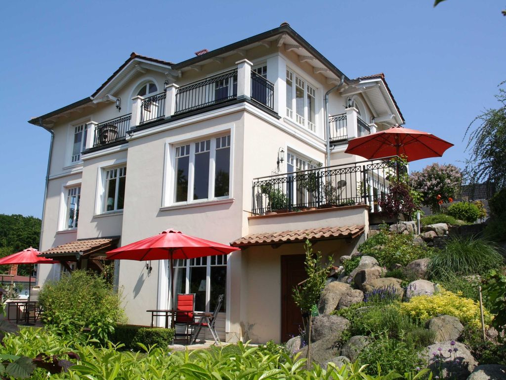 Blick auf die Villa Amelie