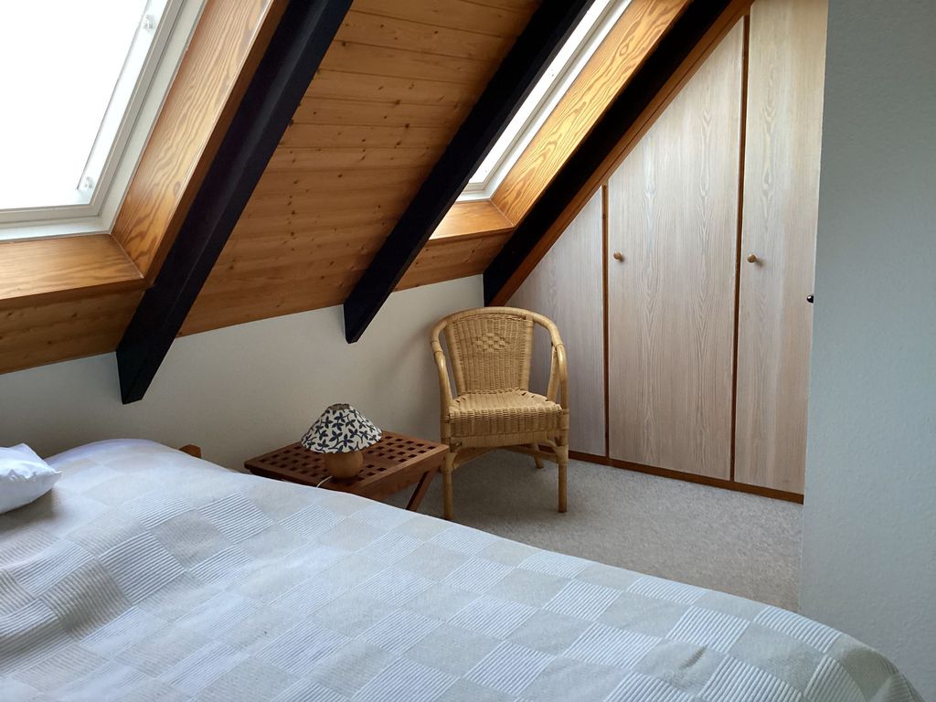 Schlafzimmer Nr. 1 mit Doppelbett und Einbauschrank
