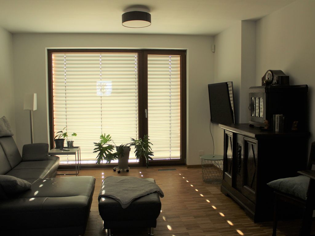 Wohnzimmer mit Küchenbereich