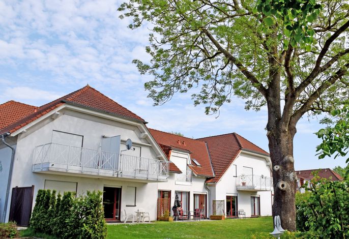 Ferienwohnung Johanna mit Terrasse und Gartenblick W 04