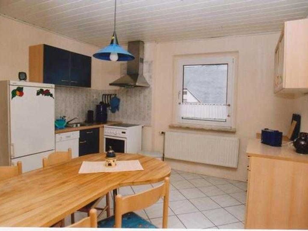 Küche mit Geschirrspüler