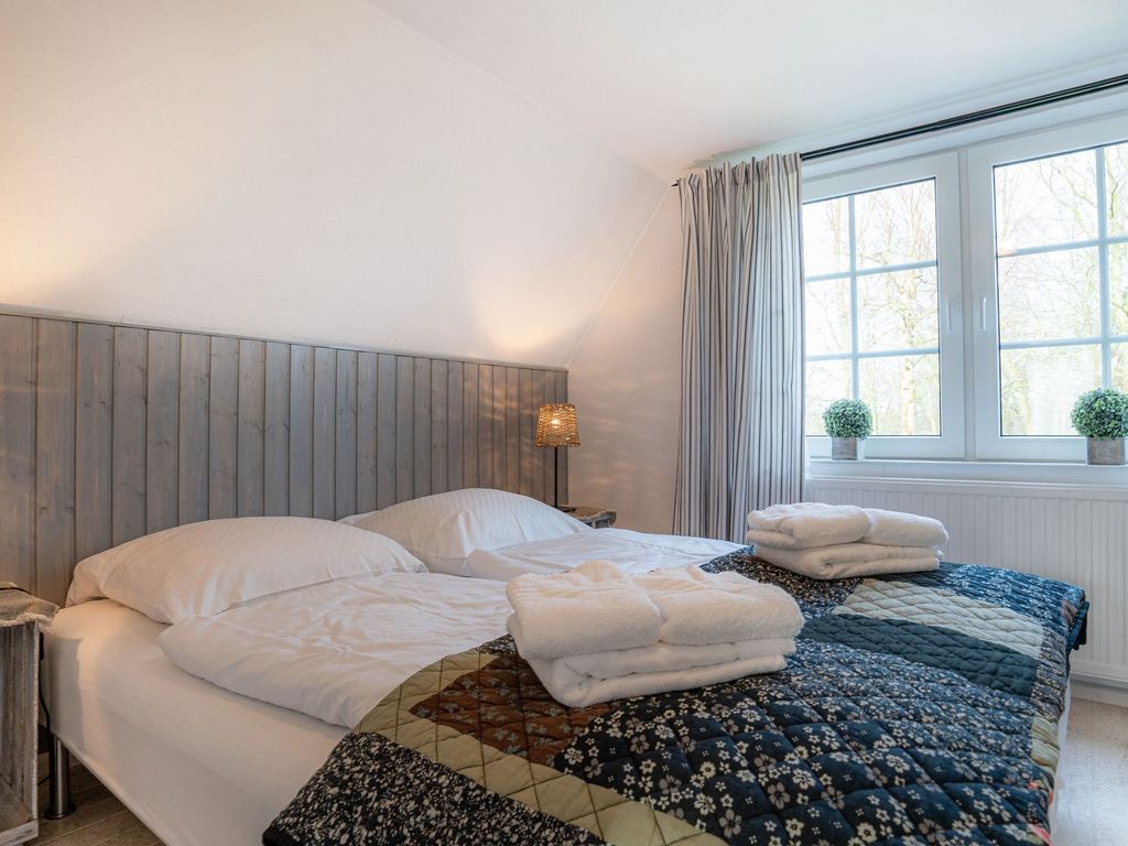 Schlafzimmer 1 mit Doppelbett