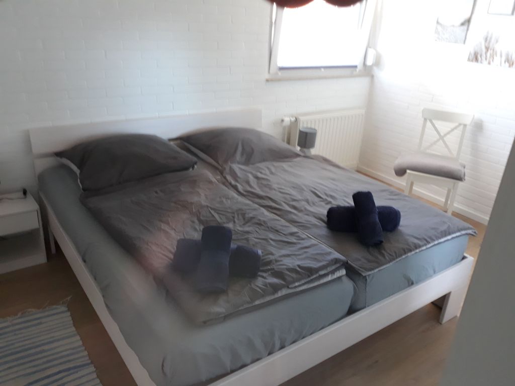 Schlafzimmer 2*90*200, verstellbare Lattenroste