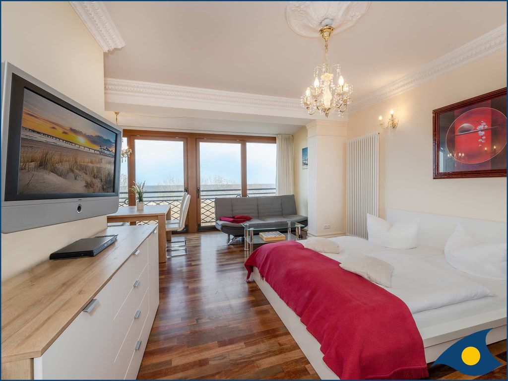 Wohn-/Schlafbereich mit Ostseeblick und offener Küche