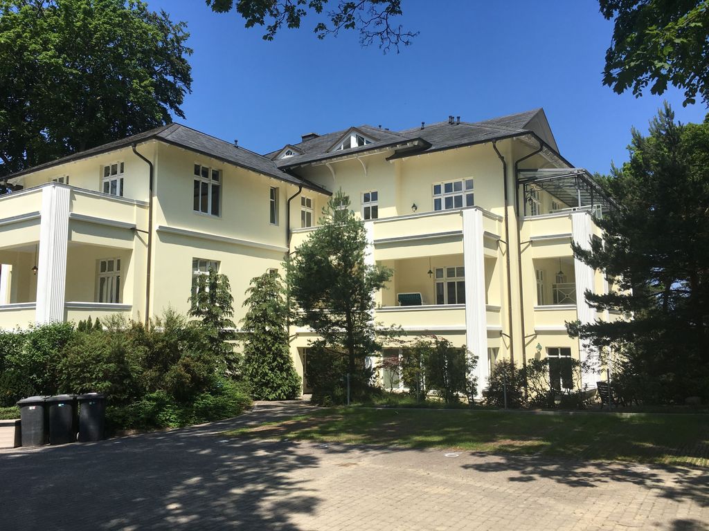 Villa Caprivi, Rückseite mit Parkplatz