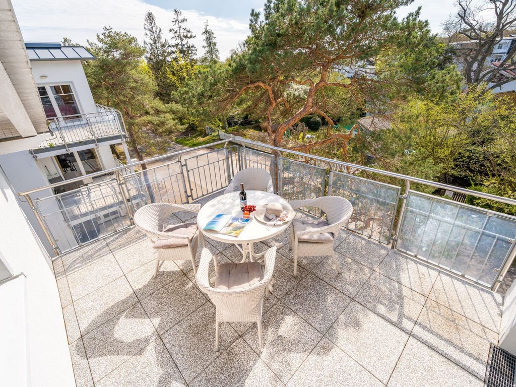 Balkon mit Gartenmöbeln