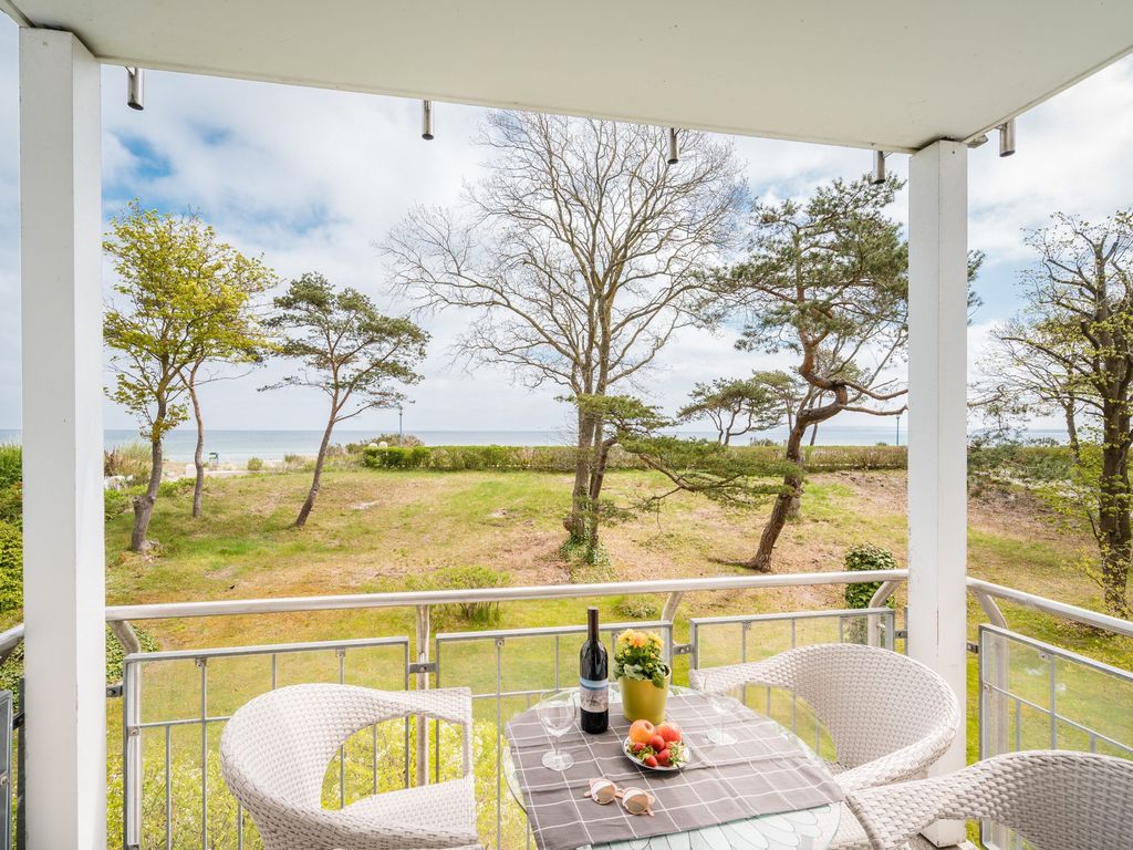 Residenz Ringstraße 10 A Juliusruh – Blick vom Balkon über die Dünenwiese zur Ostsee