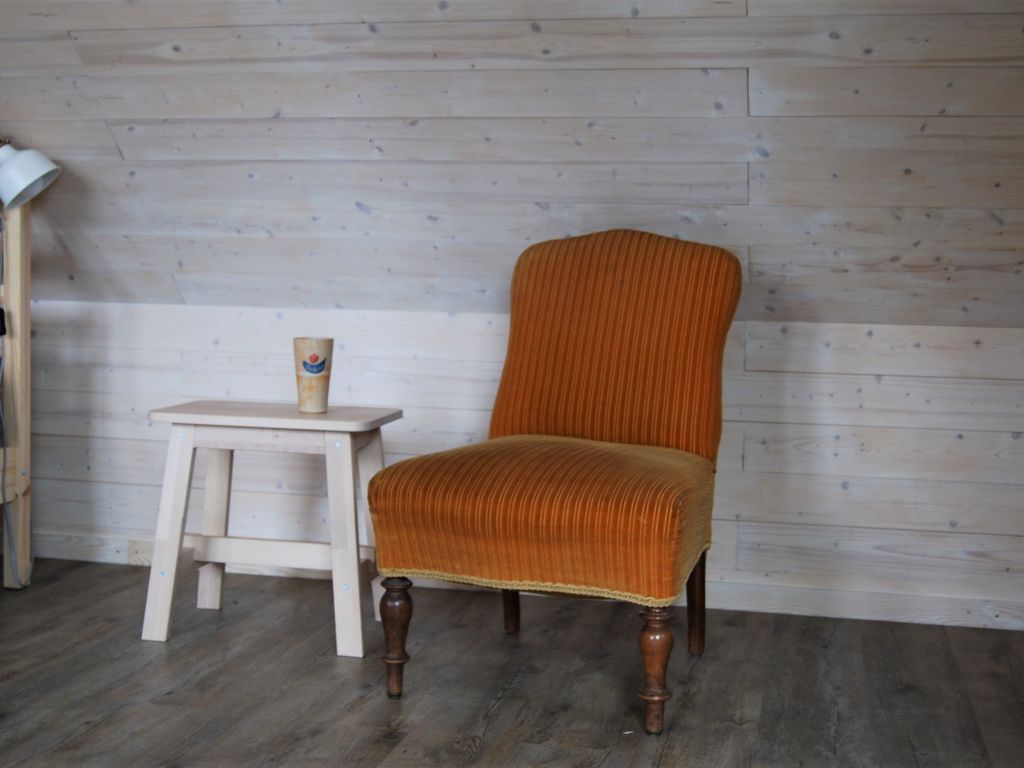Sessel im Wohn-Schlafzimmer