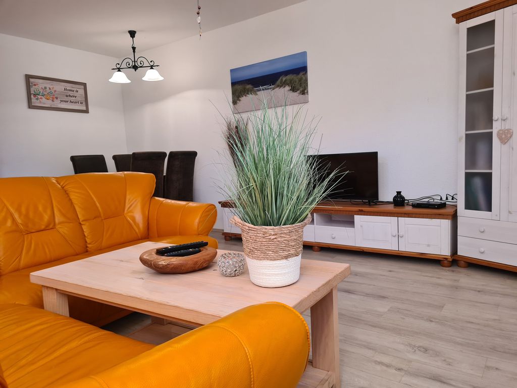 Wohnbereich mit Sitzecke und Eßtisch