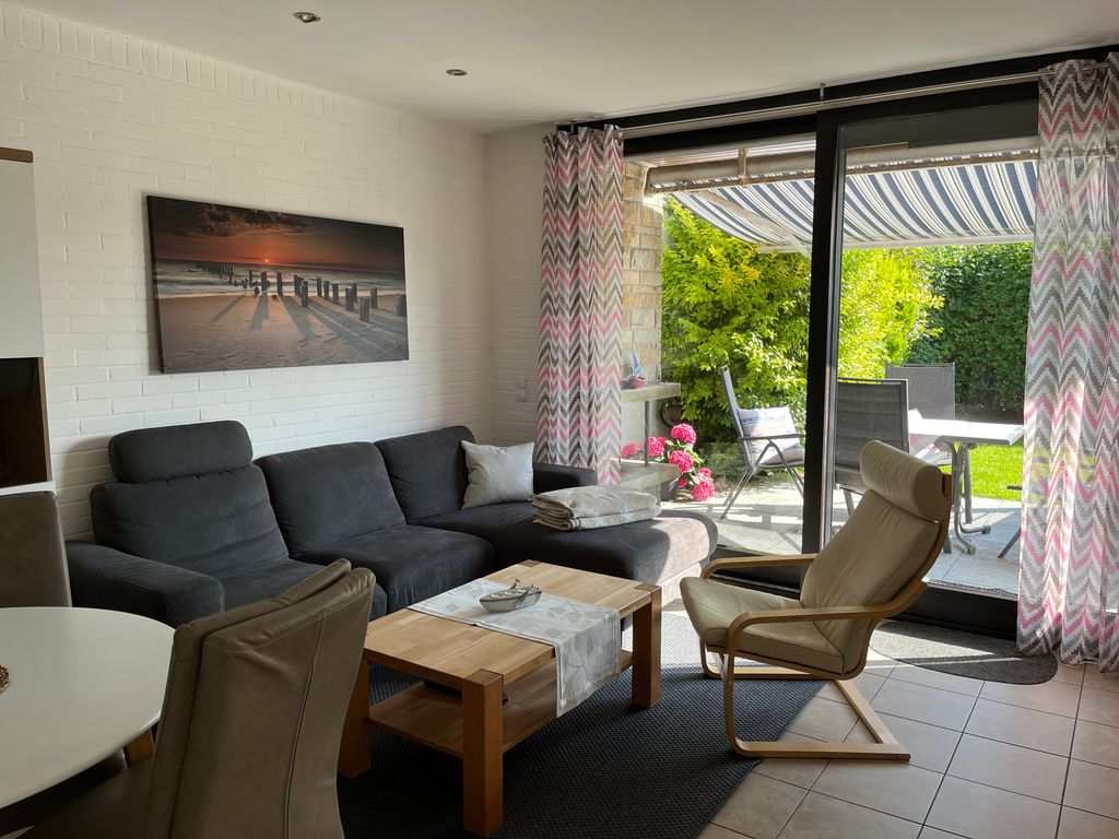 Ein modernisierter Bungalow mit schönem Garten erwartet Sie für einen erholsamen Urlaub.