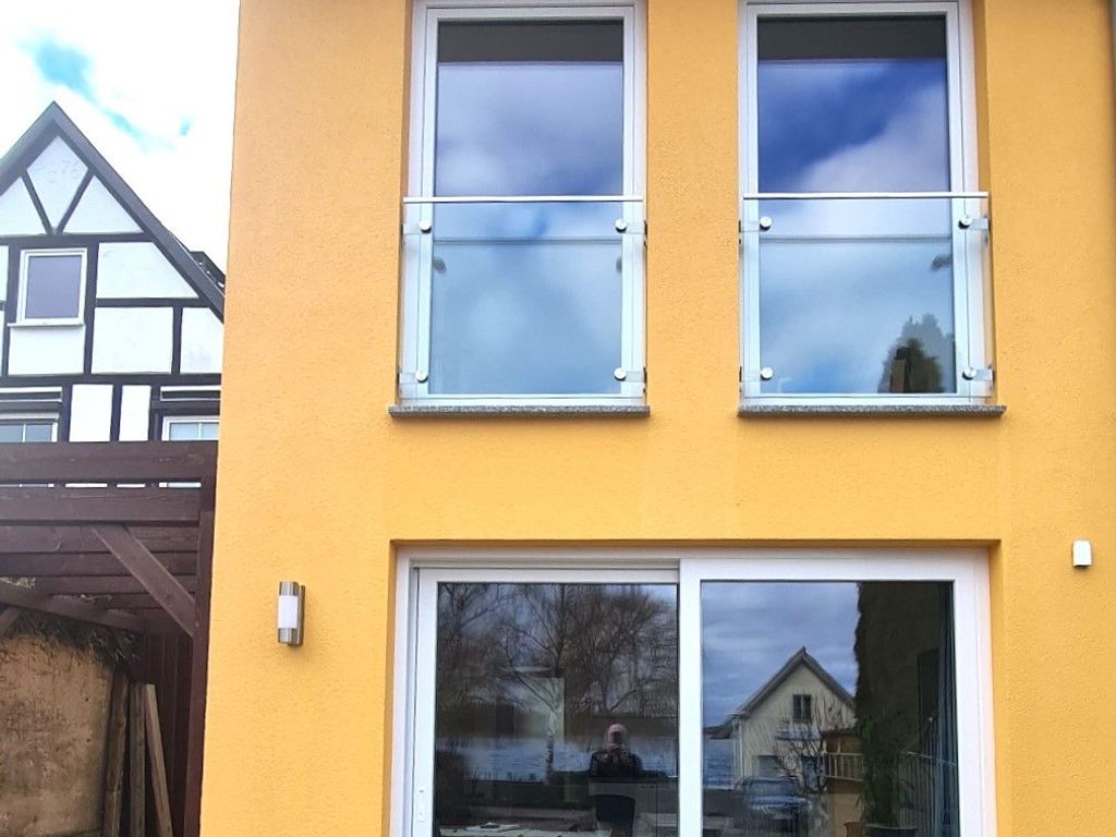 Außenansicht mit Terasse
