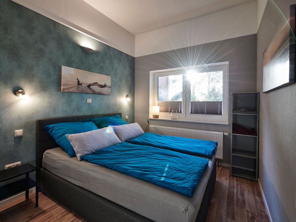 Schlafzimmer mit Verdunklungsmöglichkeit.