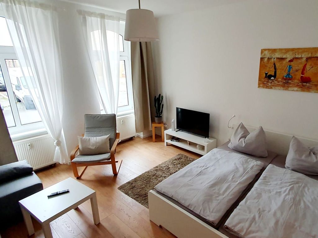 Wohnung Links: Kombinierter Wohn- und Schlafraum