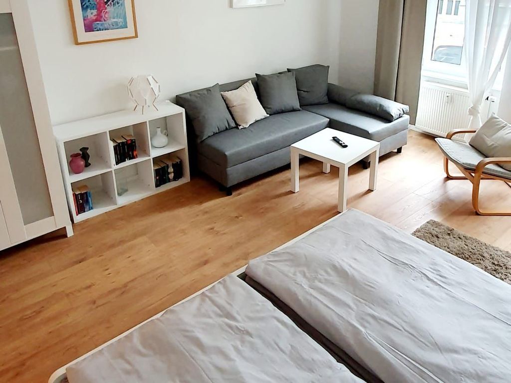 Wohnung Links: Kombinierter Wohn- und Schlafraum