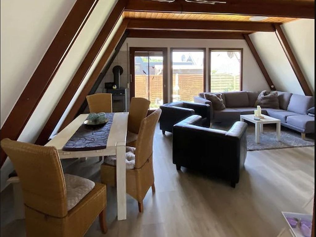 Kombi. Wohn-Esszimmer mit offener Küche