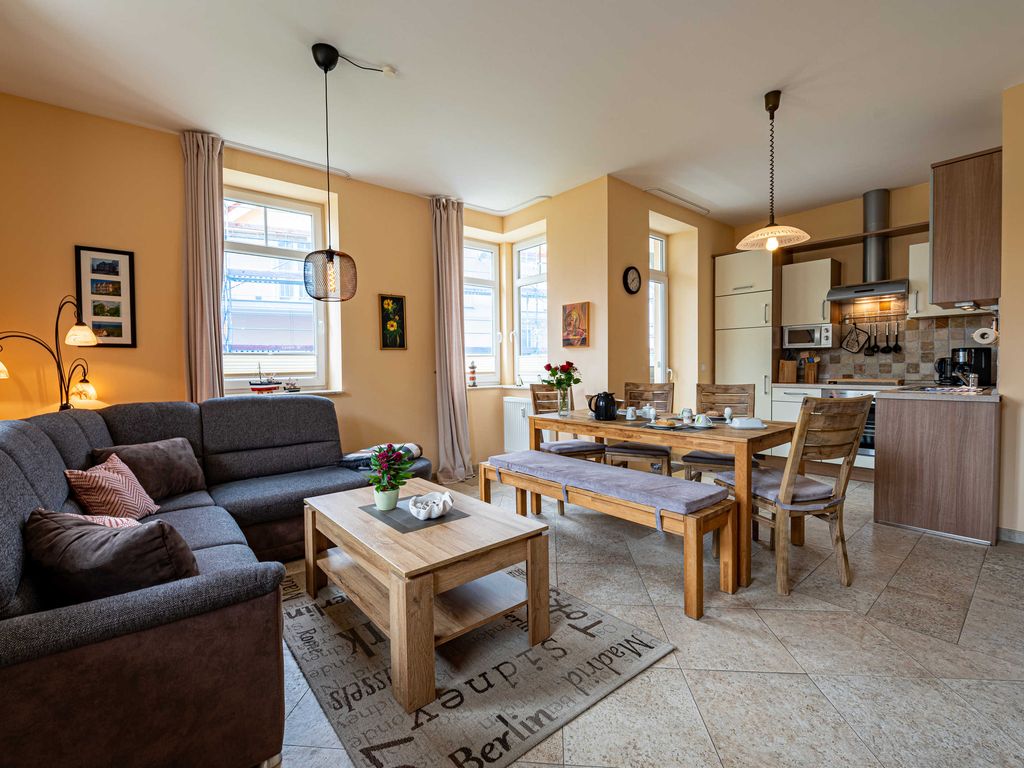 Wohnzimmer mit Küchenzeile