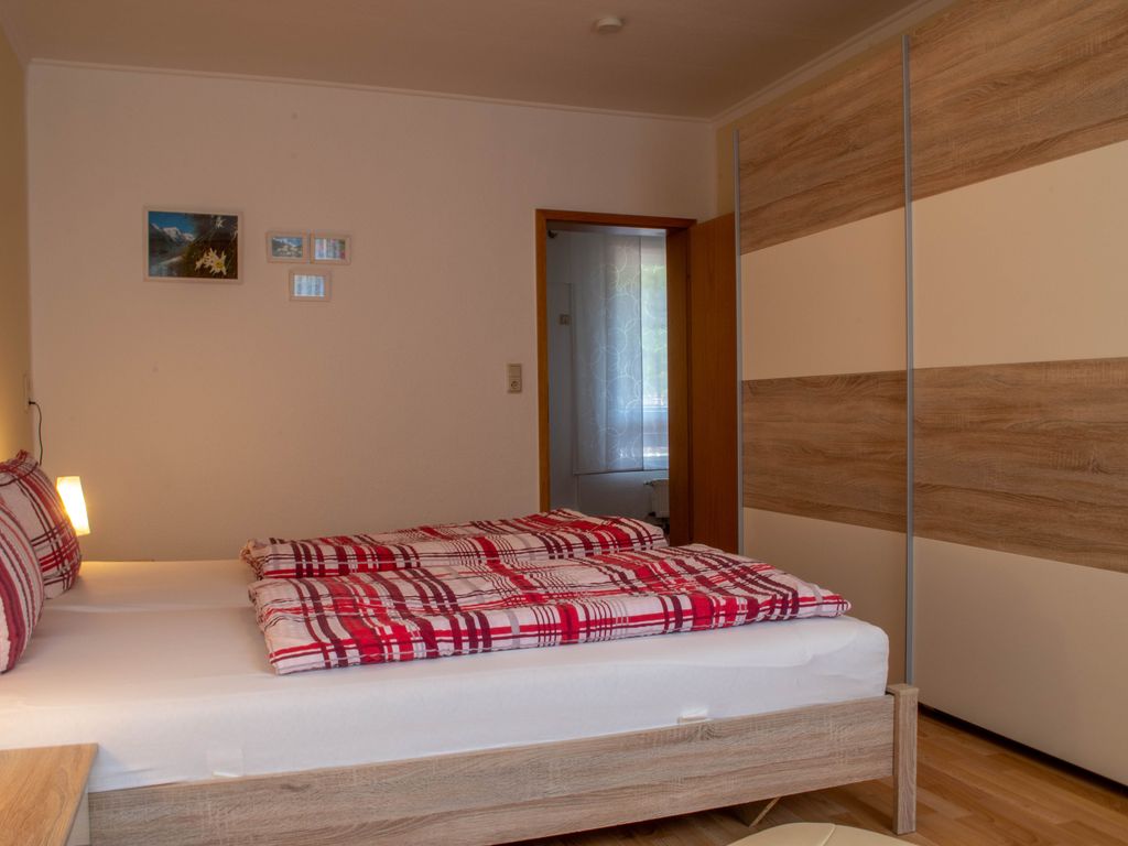 Schlafzimmer mit Doppelbett
