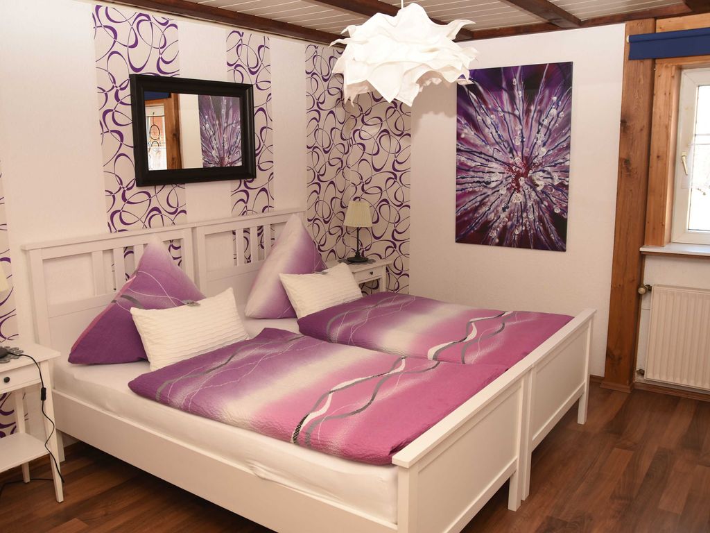 Schlafzimmer 1