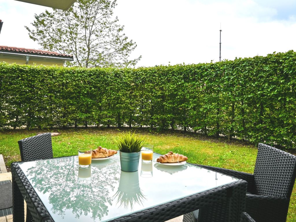 Garten mit Sitzmöglichkeit