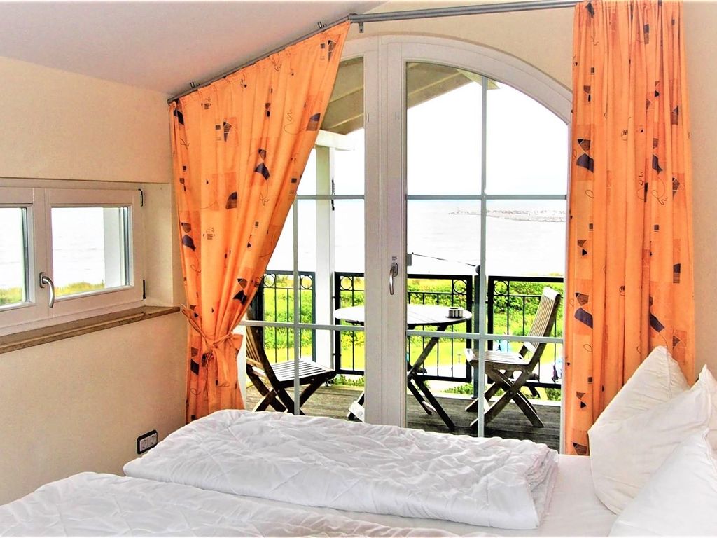 Schlafzimmer mit Doppelbett