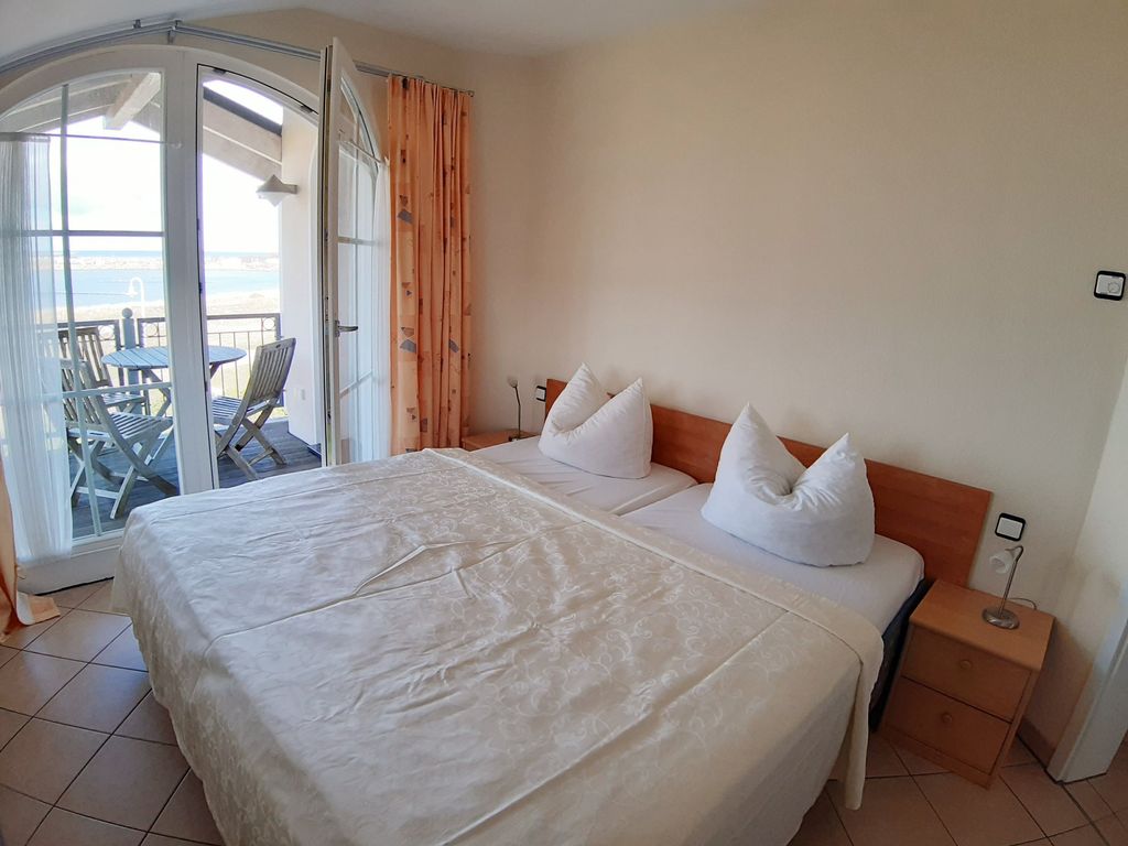Schlafzimmer mit Doppelbett