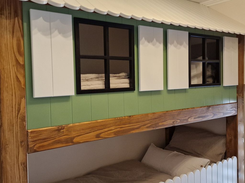 Schlafen im Spielhaus-Bett