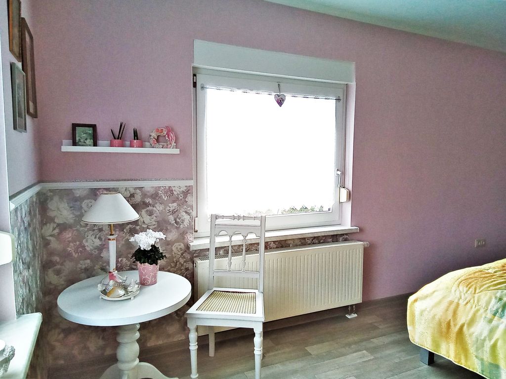Schlafzimmer mit Tisch