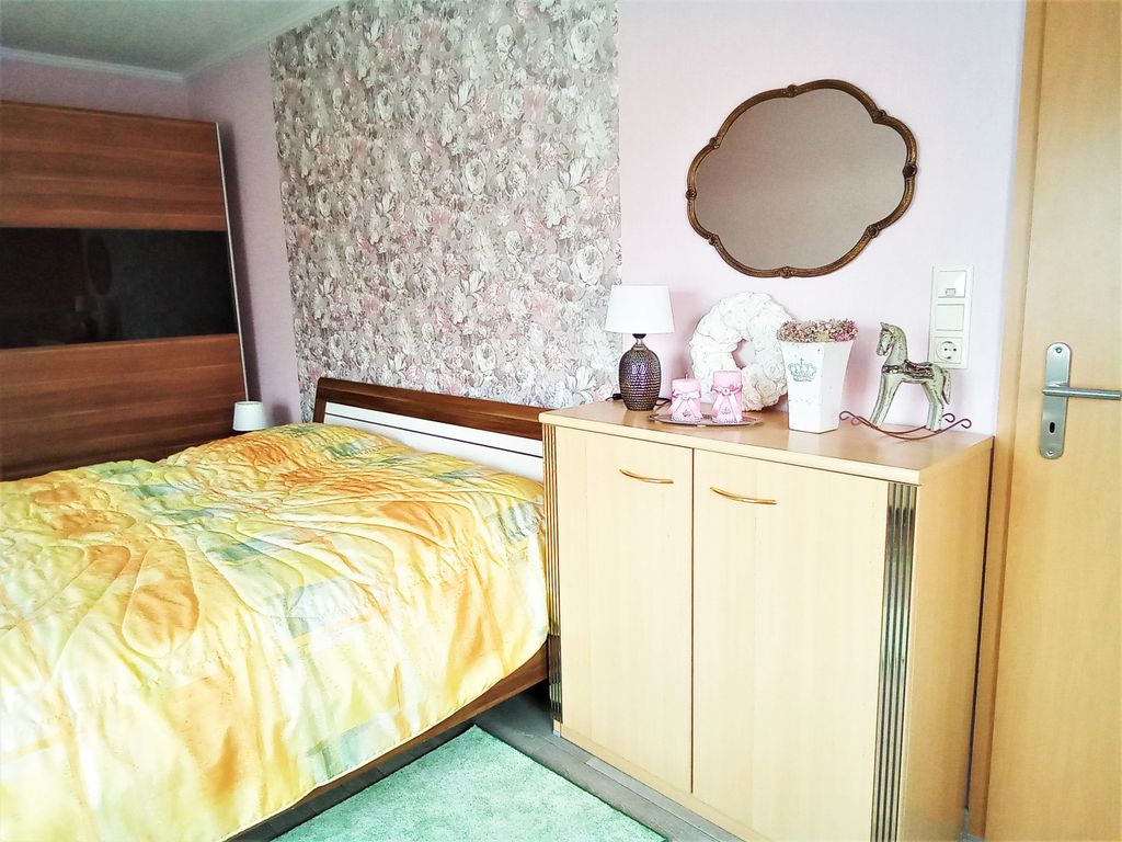 Schlafzimmer mit Doppelbett