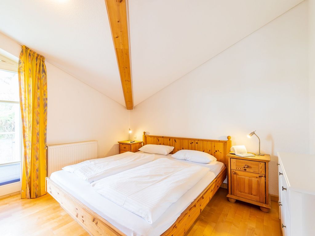 Schlafzimmer mit Doppelbett