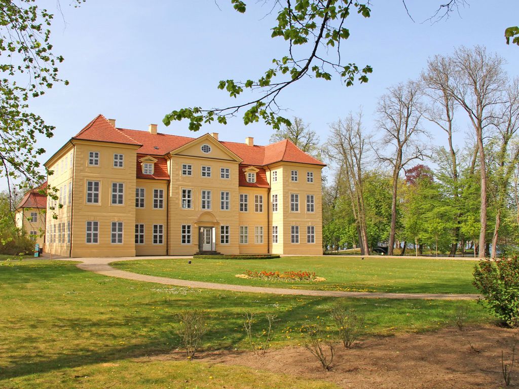 Schloss Mirow - nur wenige Schritte entfernt