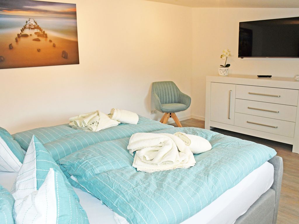 10 Ferienwohnung m. Seeblick / Terrasse am Hafen in Seedorf