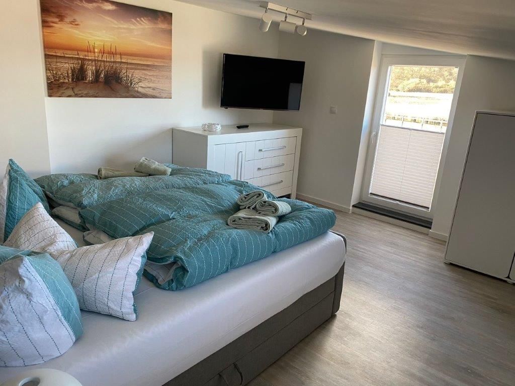 10 Ferienwohnung m. Seeblick / Terrasse am Hafen in Seedorf