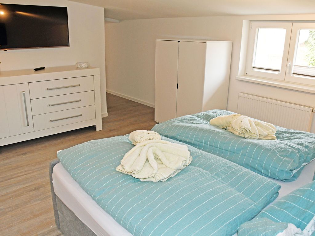 10 Ferienwohnung m. Seeblick / Terrasse am Hafen in Seedorf