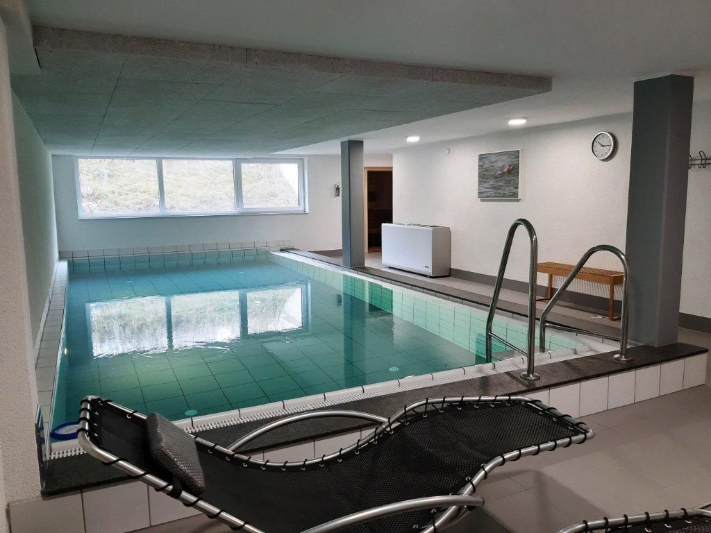Schwimmbad im Nachbargebäude