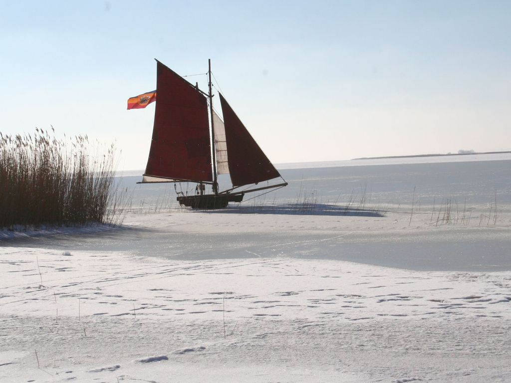 Eissegler auf dem zugefrorenen Bodden