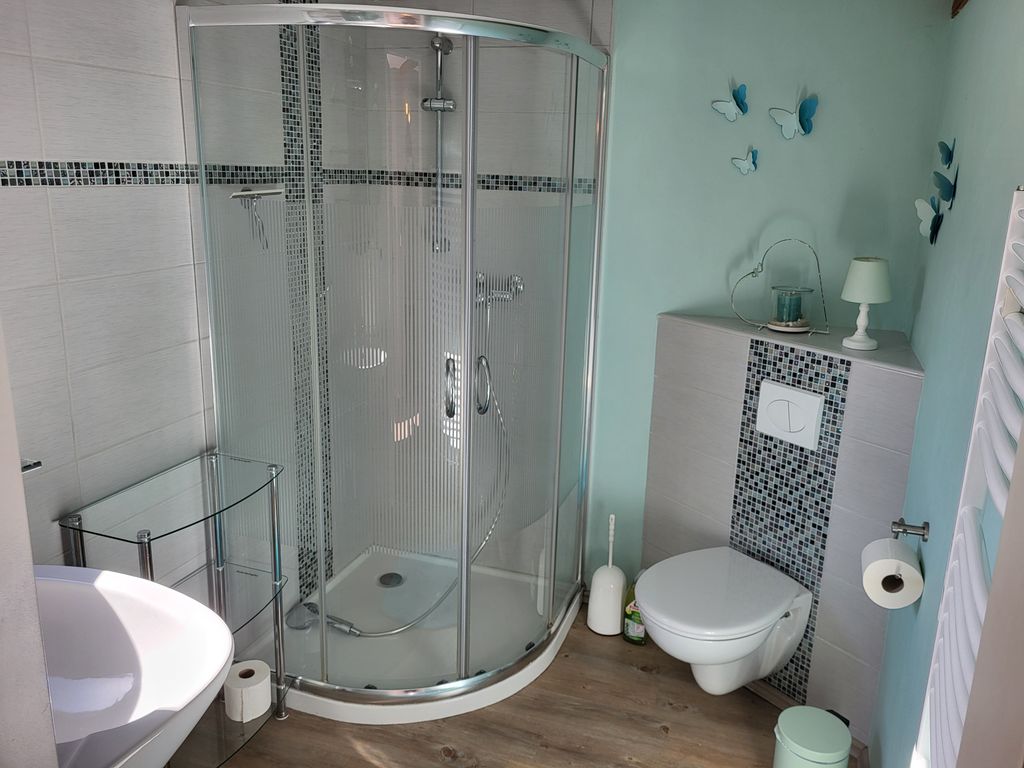 Modernes Duschbad