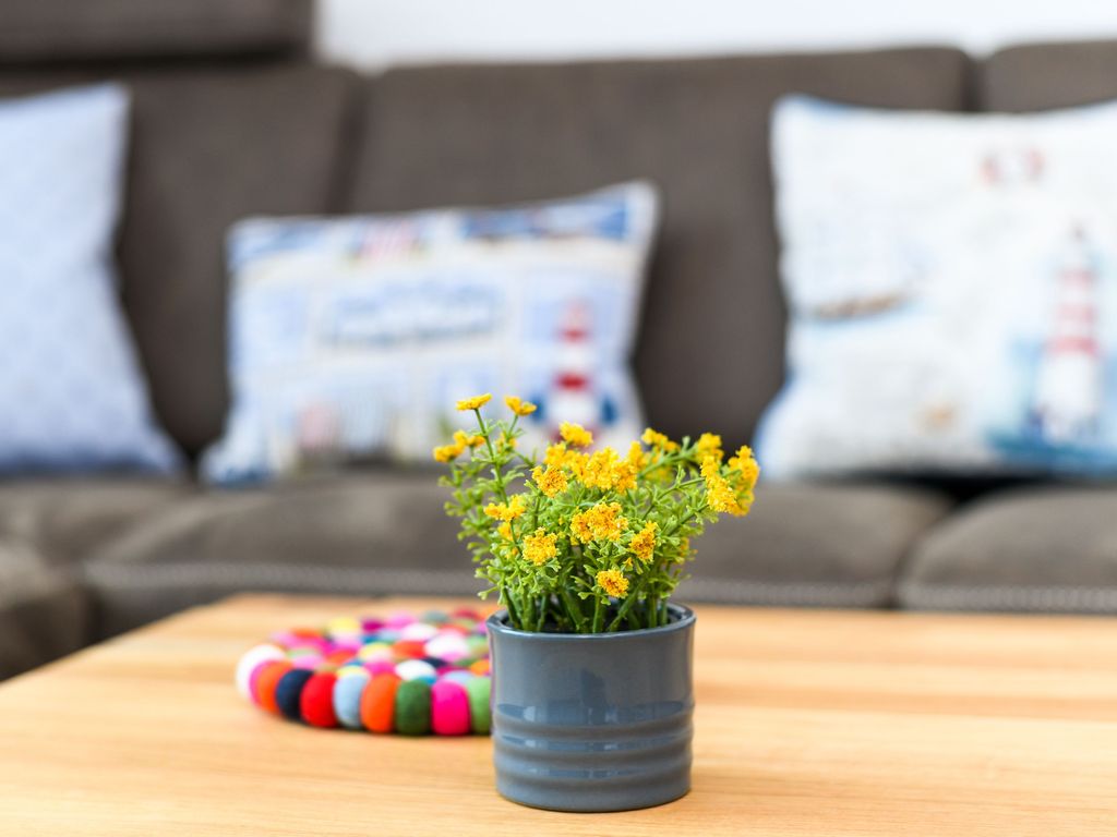 Wohnzimmer mit Essplatz und integrierter Küche