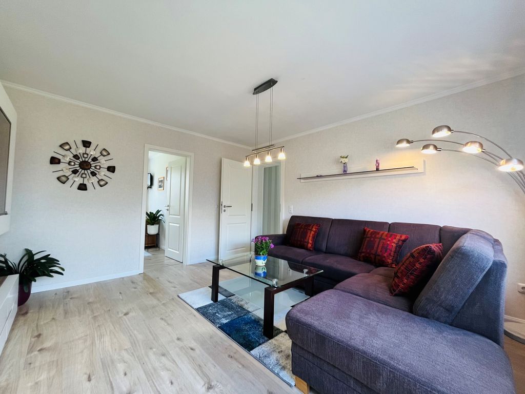 Wohnzimmer mit Zugang zur Terrasse