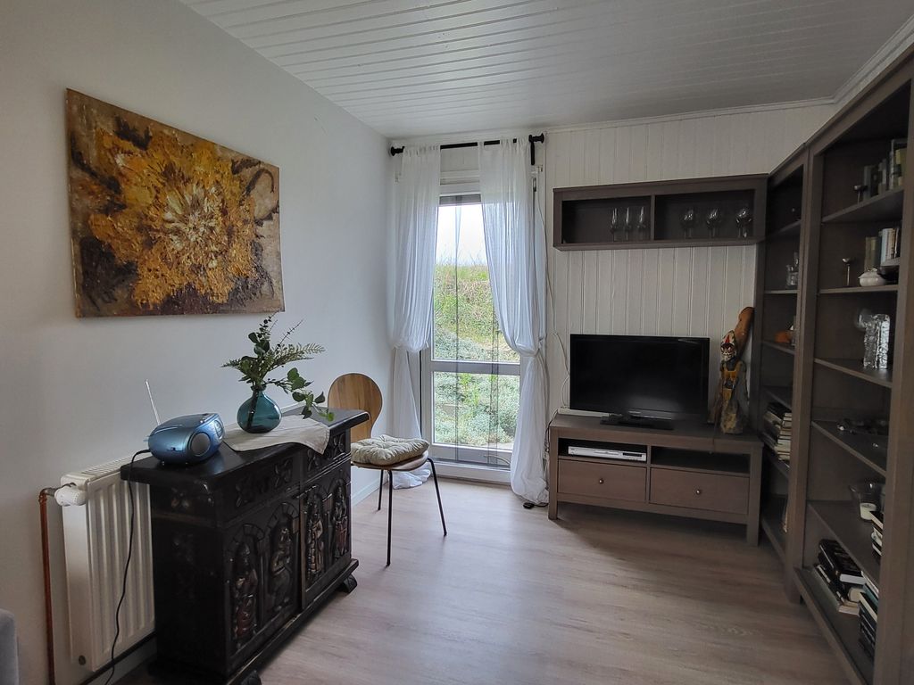 Wohnzimmer mit  Zugang zur Terrasse