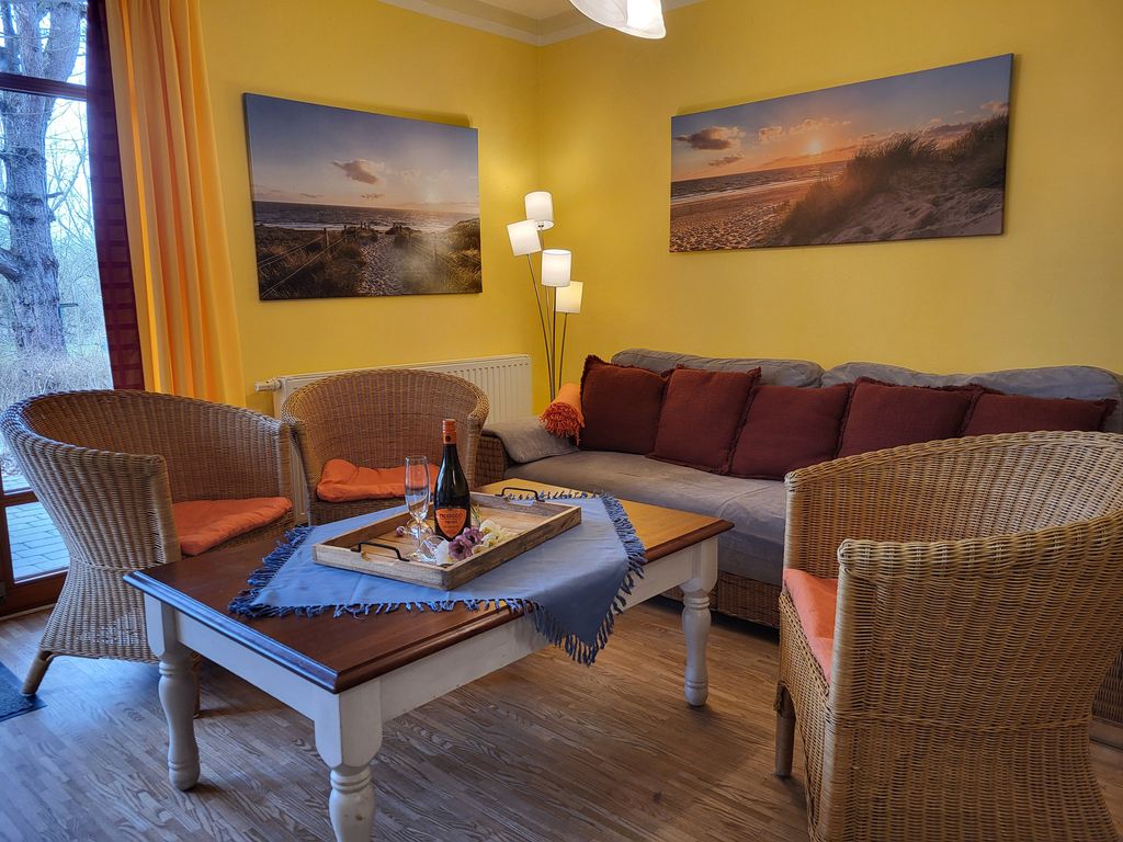 Wohnzimmer mit Couch