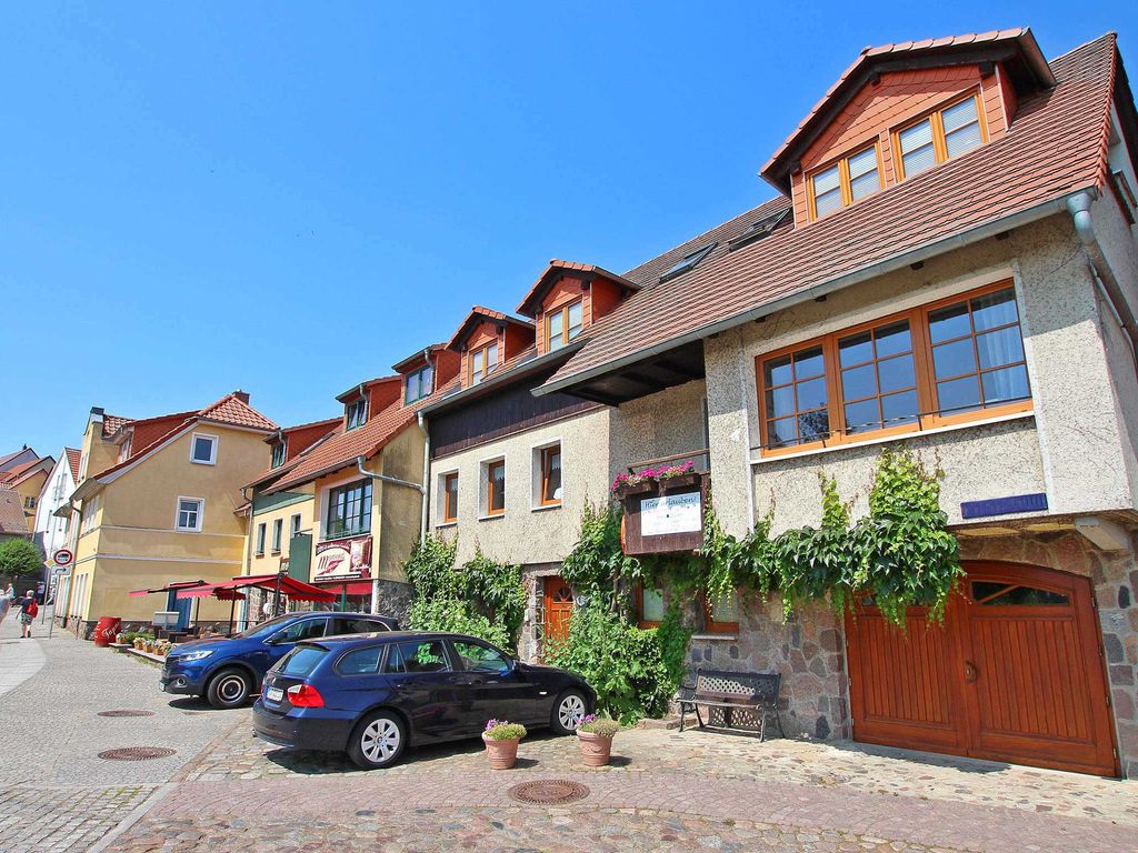 Parkplätze vor dem Haus