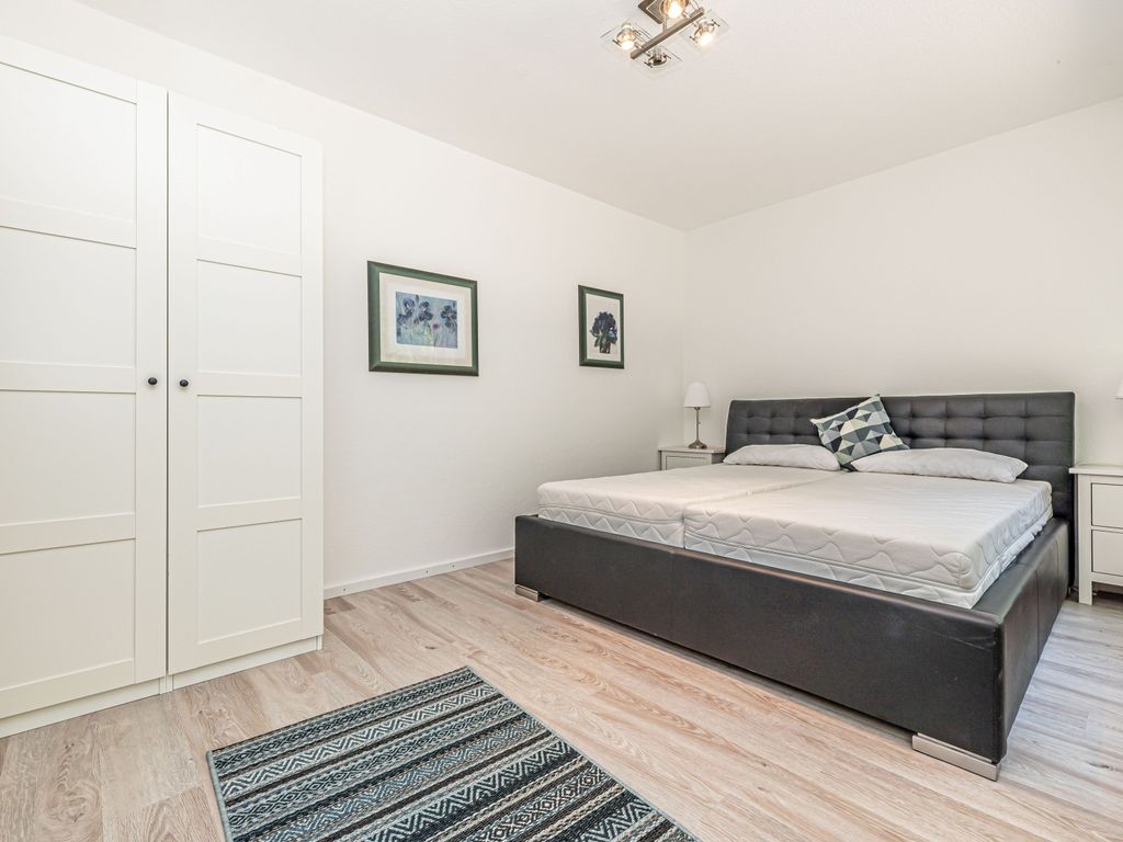 Schlafzimmer mit Doppelbett