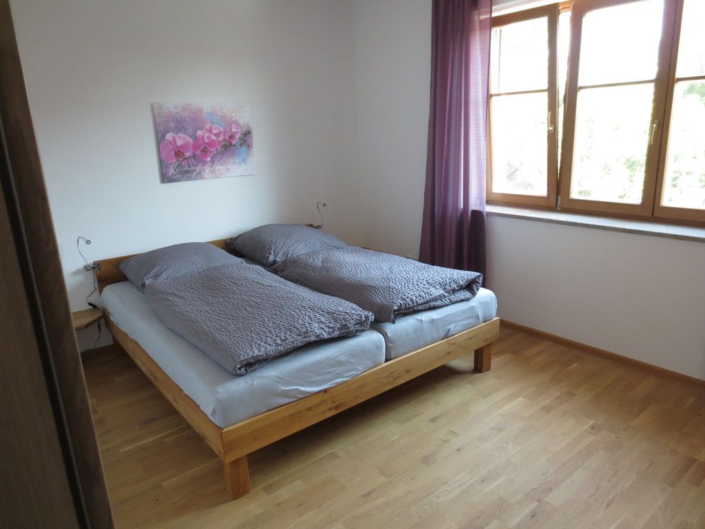 Schlafzimmer mit Doppelbett