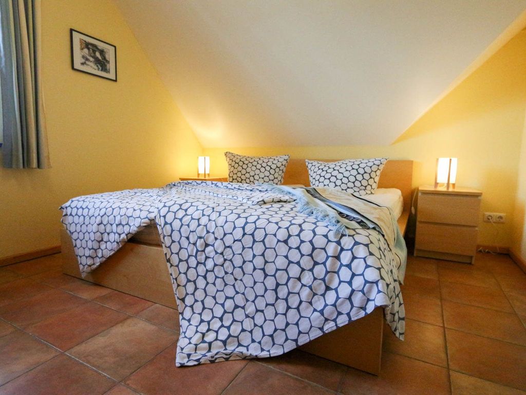 grosszuegiges Schlafzimmer im 1. OG mit Doppelbett