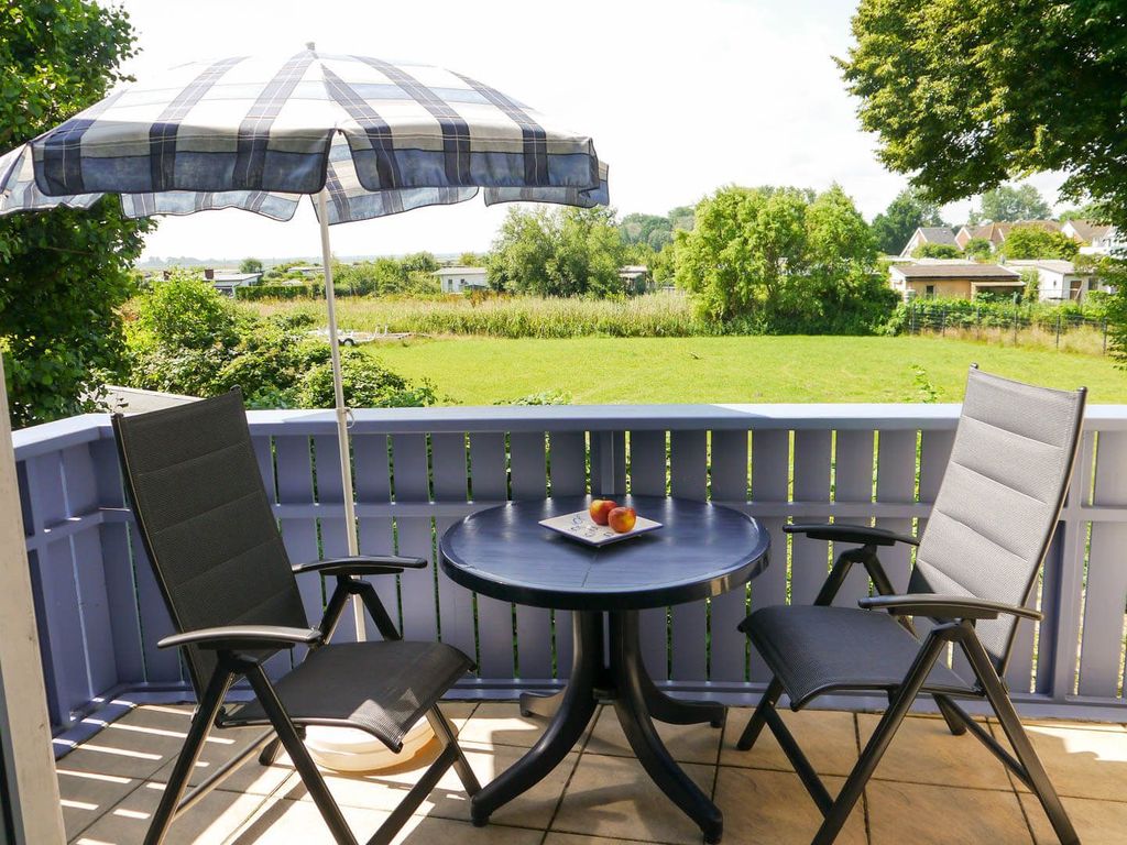 Balkon mit Blick aufs Wasser
