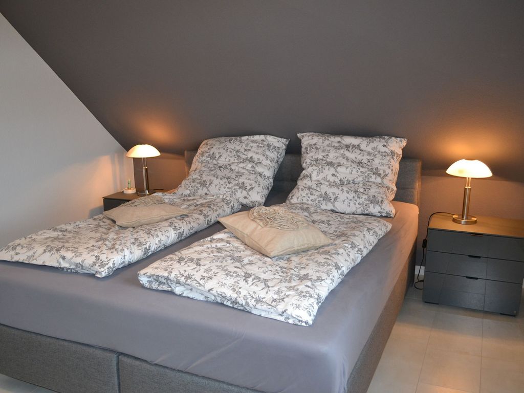 Schlafzimmer mit Boxspringbett