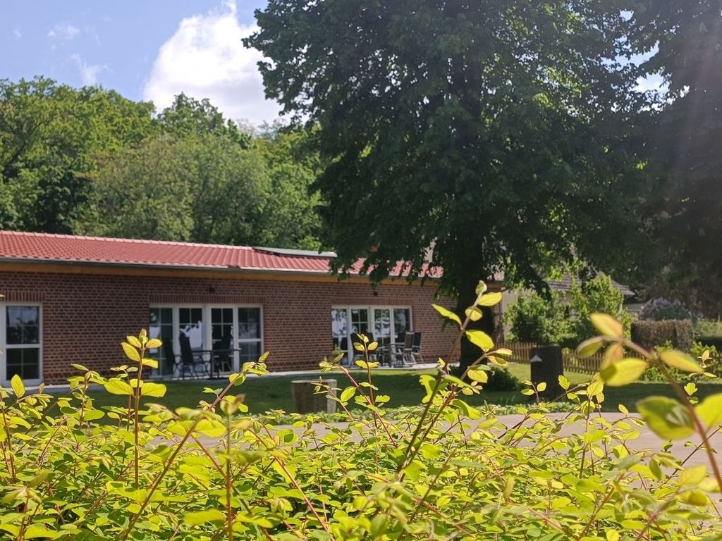 Das Ferienobjekt vom Uferweg aus