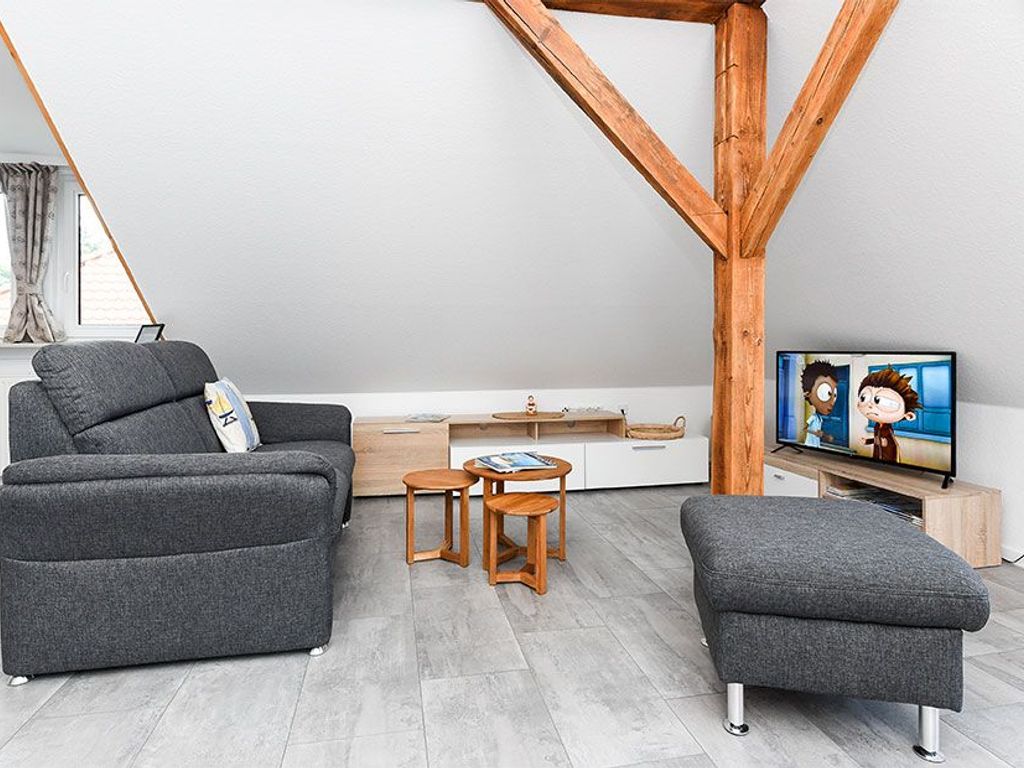 Wohnzimmer mit integriertem Küchenbereich