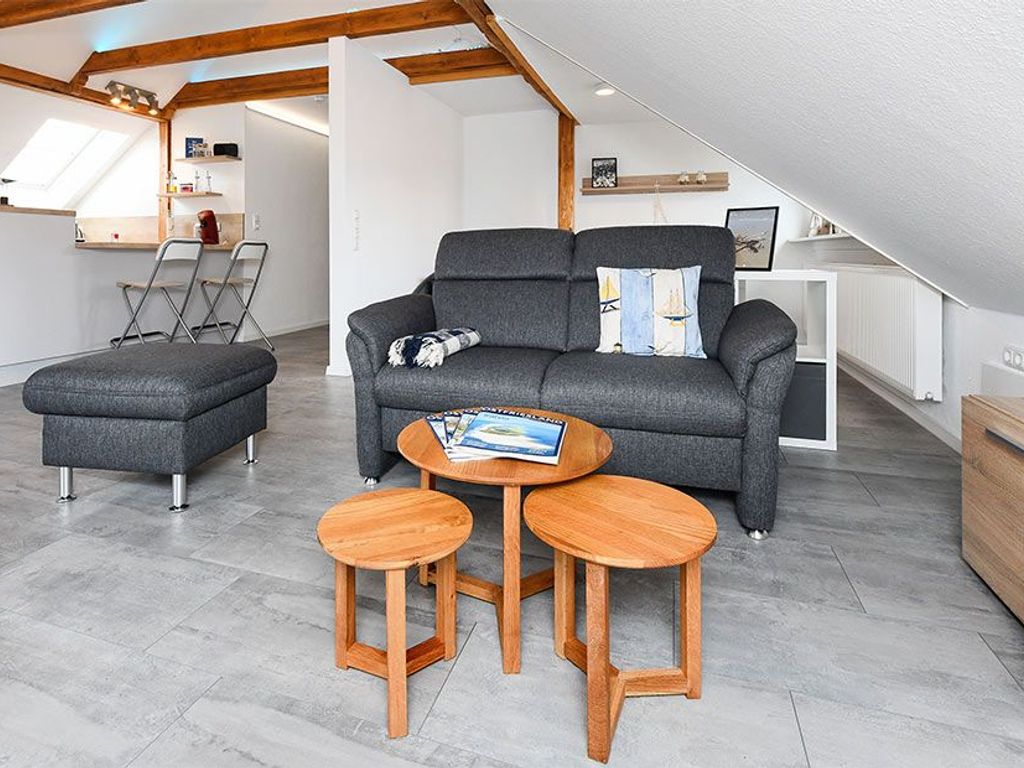 Wohnzimmer mit integriertem Küchenbereich