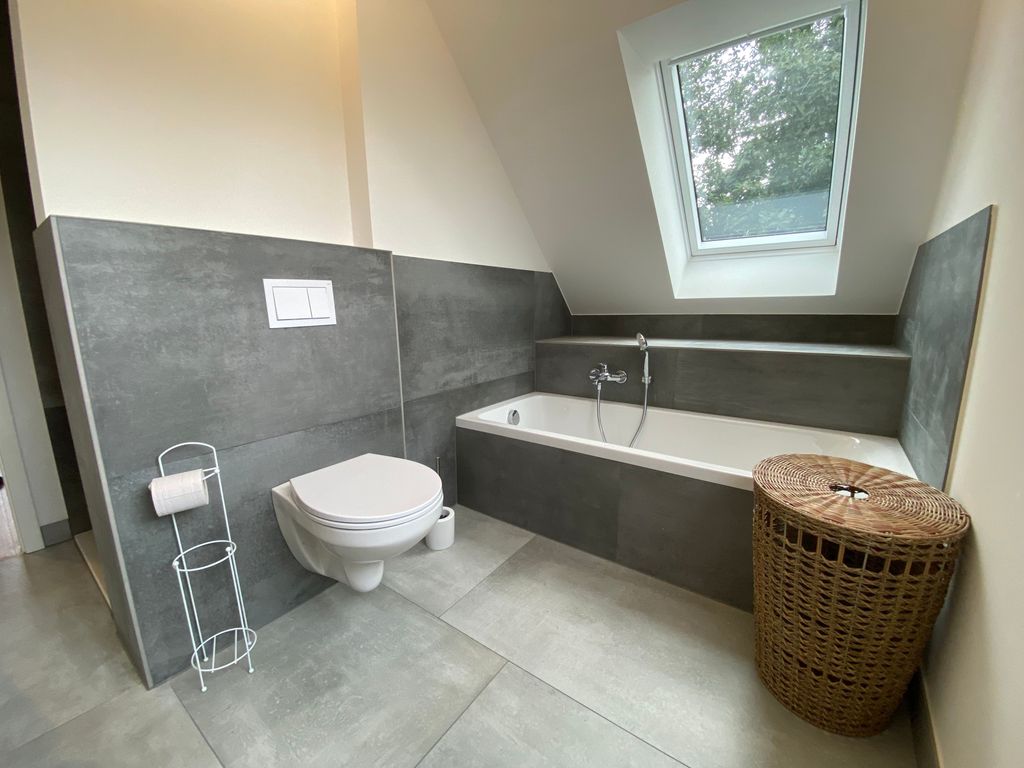 Badezimmer mit Badewanne